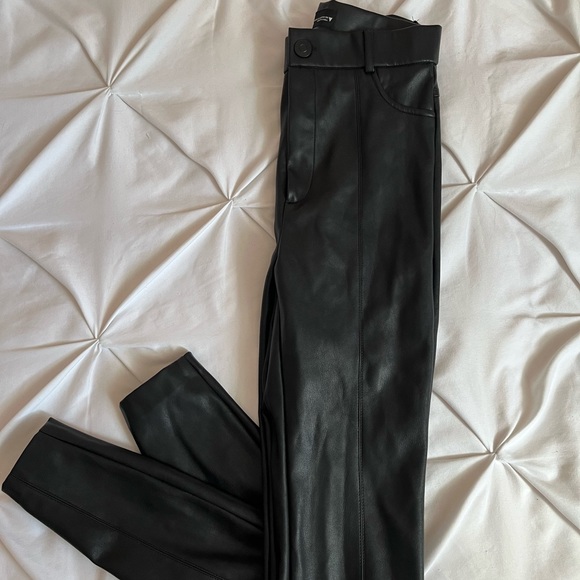 Zara size xs leather skinny pant brand new only worn once - Picture 3 of 4